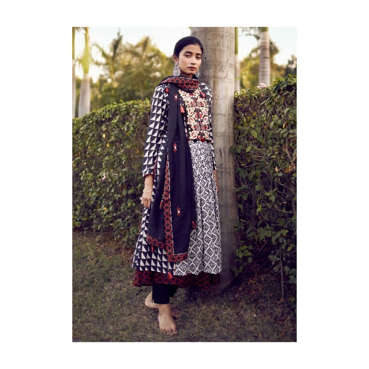 Off White A Line Suit In Cotton With Black Tribal Print With Colorful Resham Flowers On The Yoke Online - Kalki Fashion - Image 2