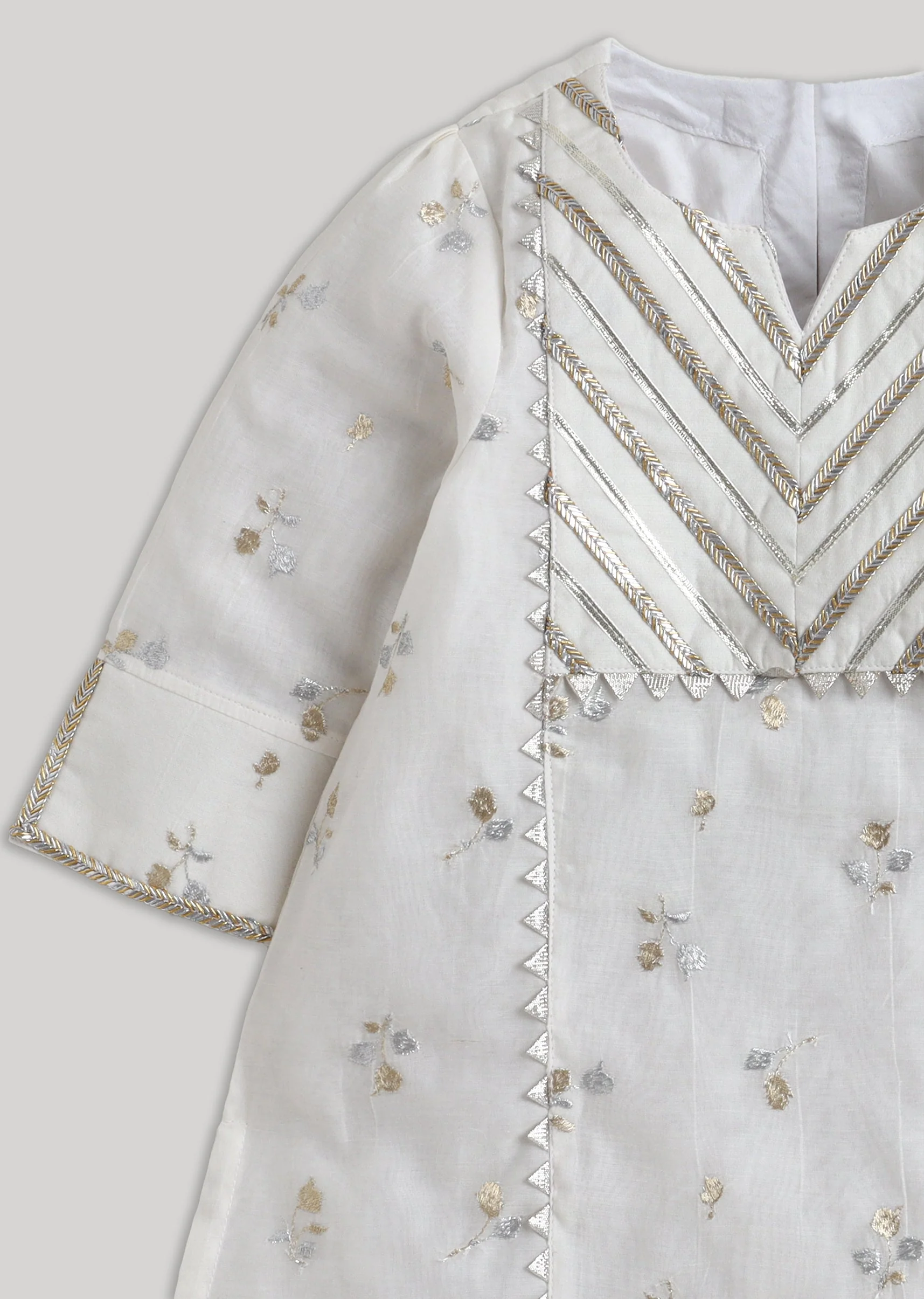 Off White And Gold Salwar Suit With Classic Resham Detailing - Image 4