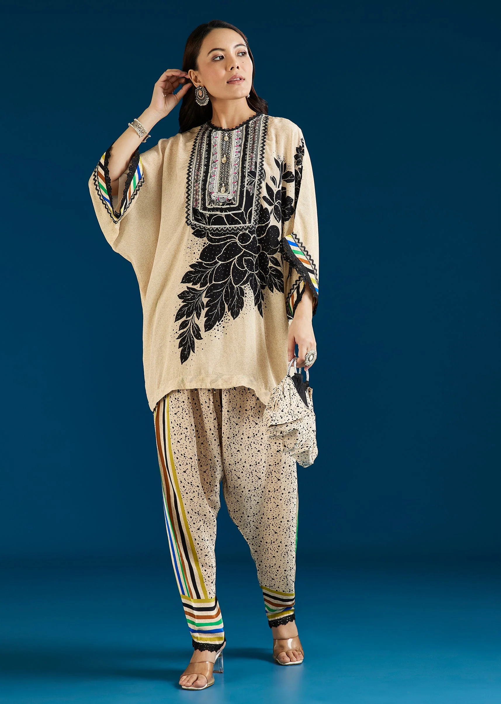 Off White Floral Printed Coord Set With Farshi Pant And Potli Bag - Image 3