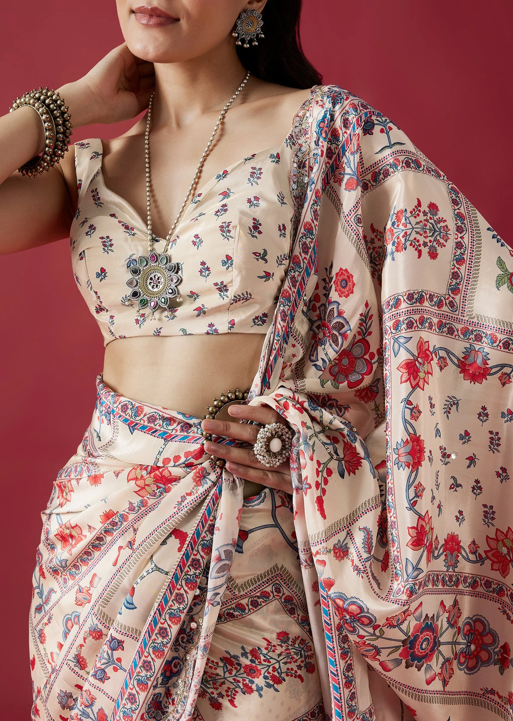 Off-White Floral Printed Crepe Saree With Mirror And Sequin Work - Image 2