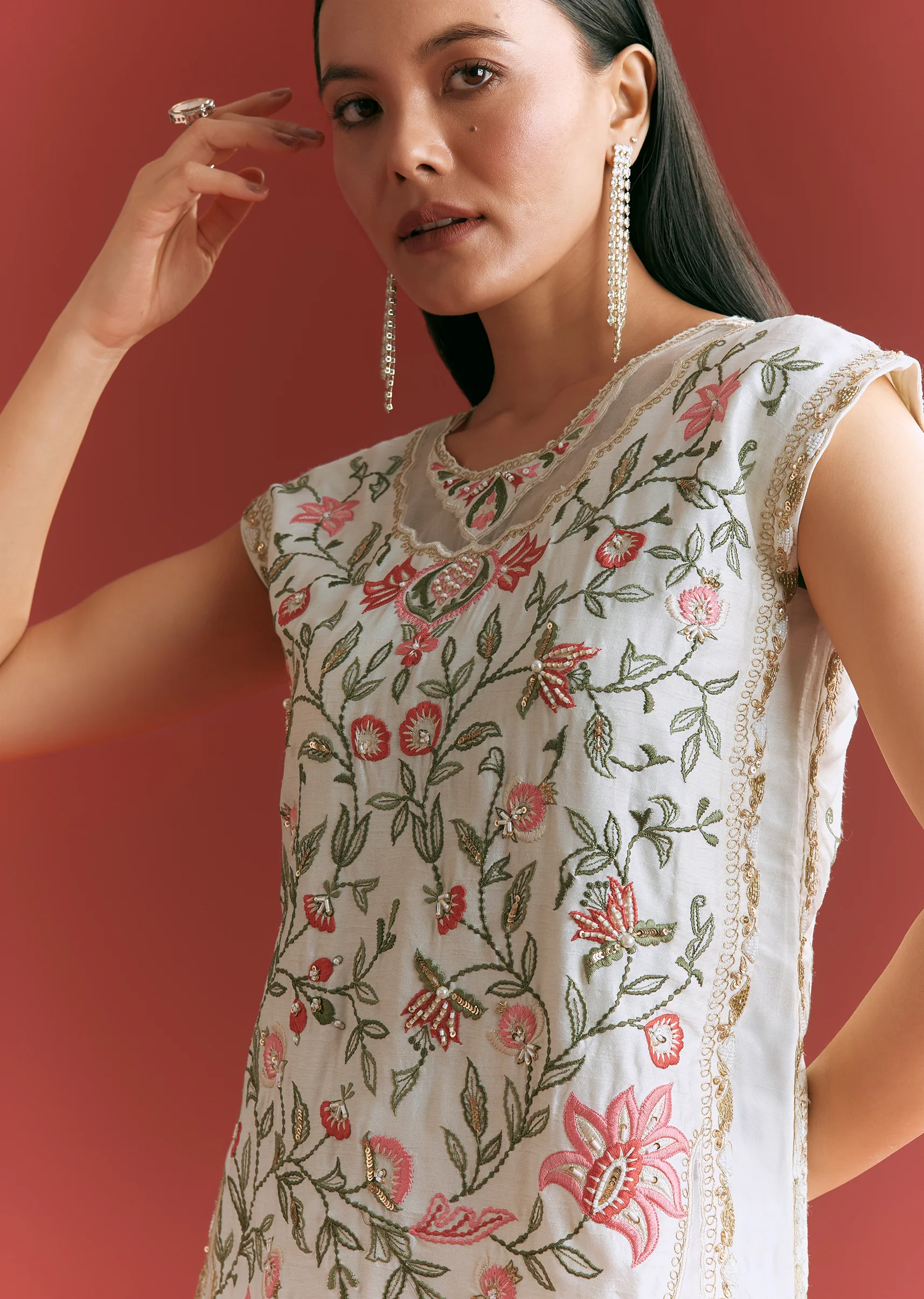 Off White Viscose Silk Short Kurta Set With Resham Work - Image 2