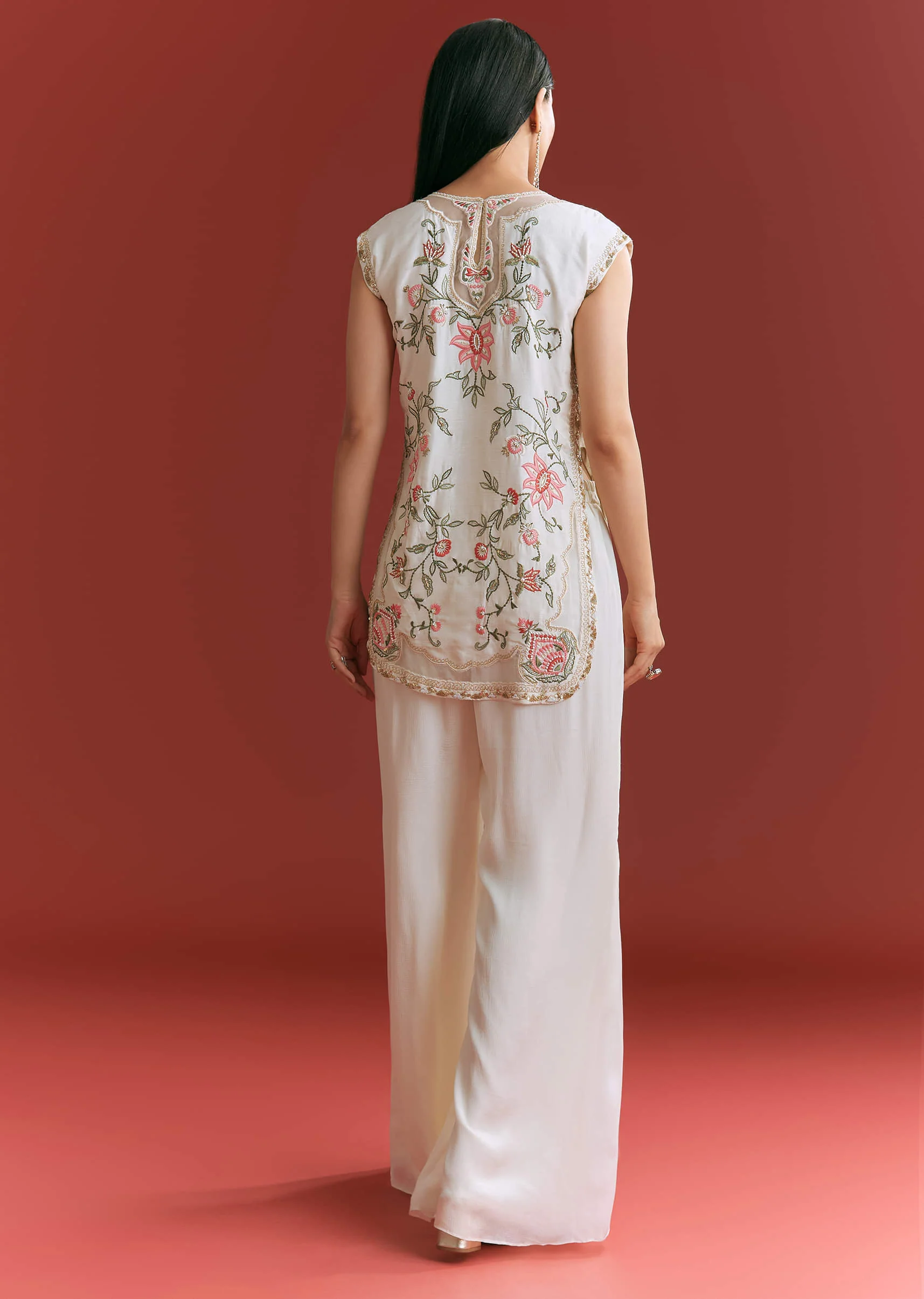 Off White Viscose Silk Short Kurta Set With Resham Work - Image 5