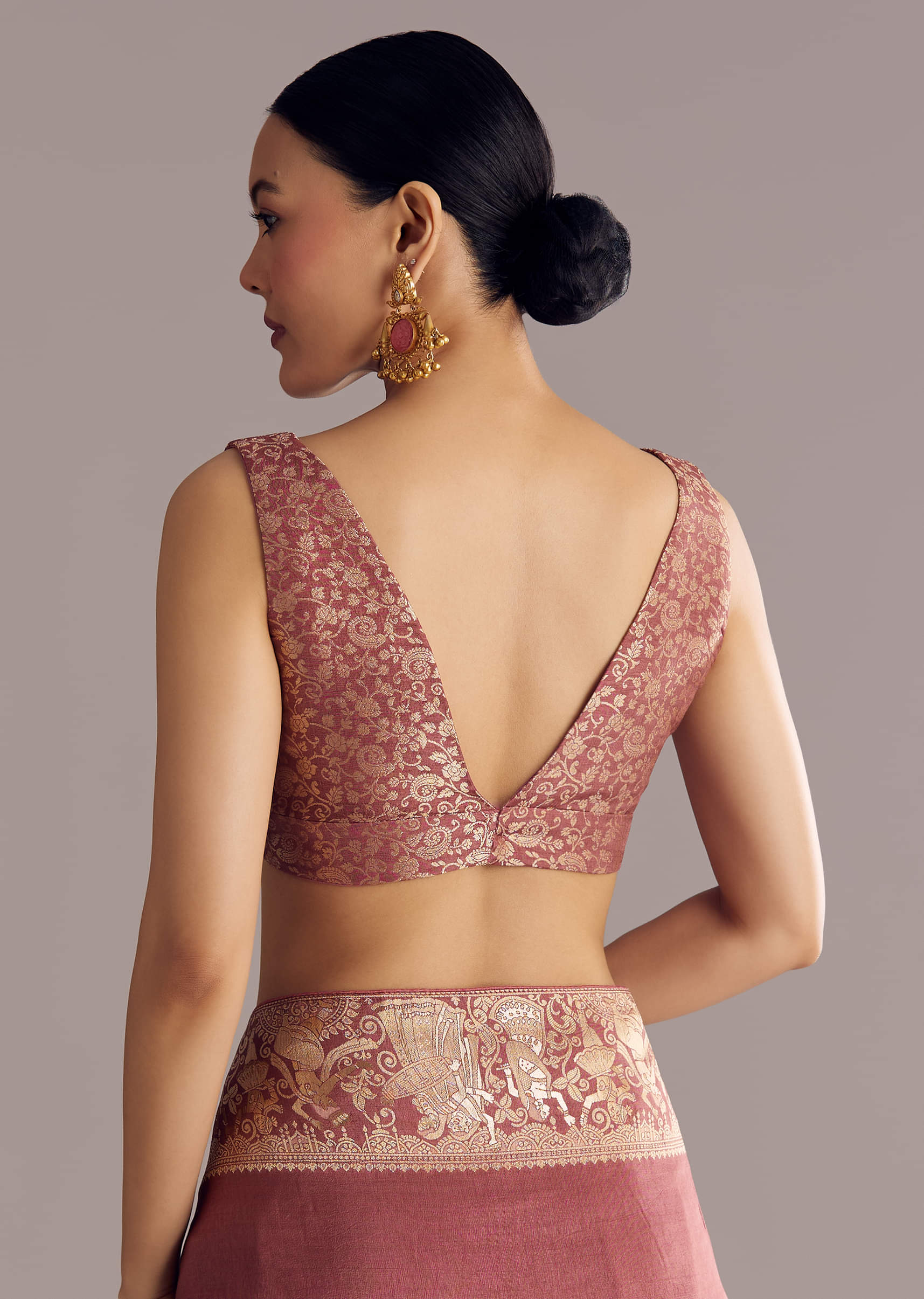 Onion Pink Dola Silk Saree With Zari Motifs Pallu - Image 8