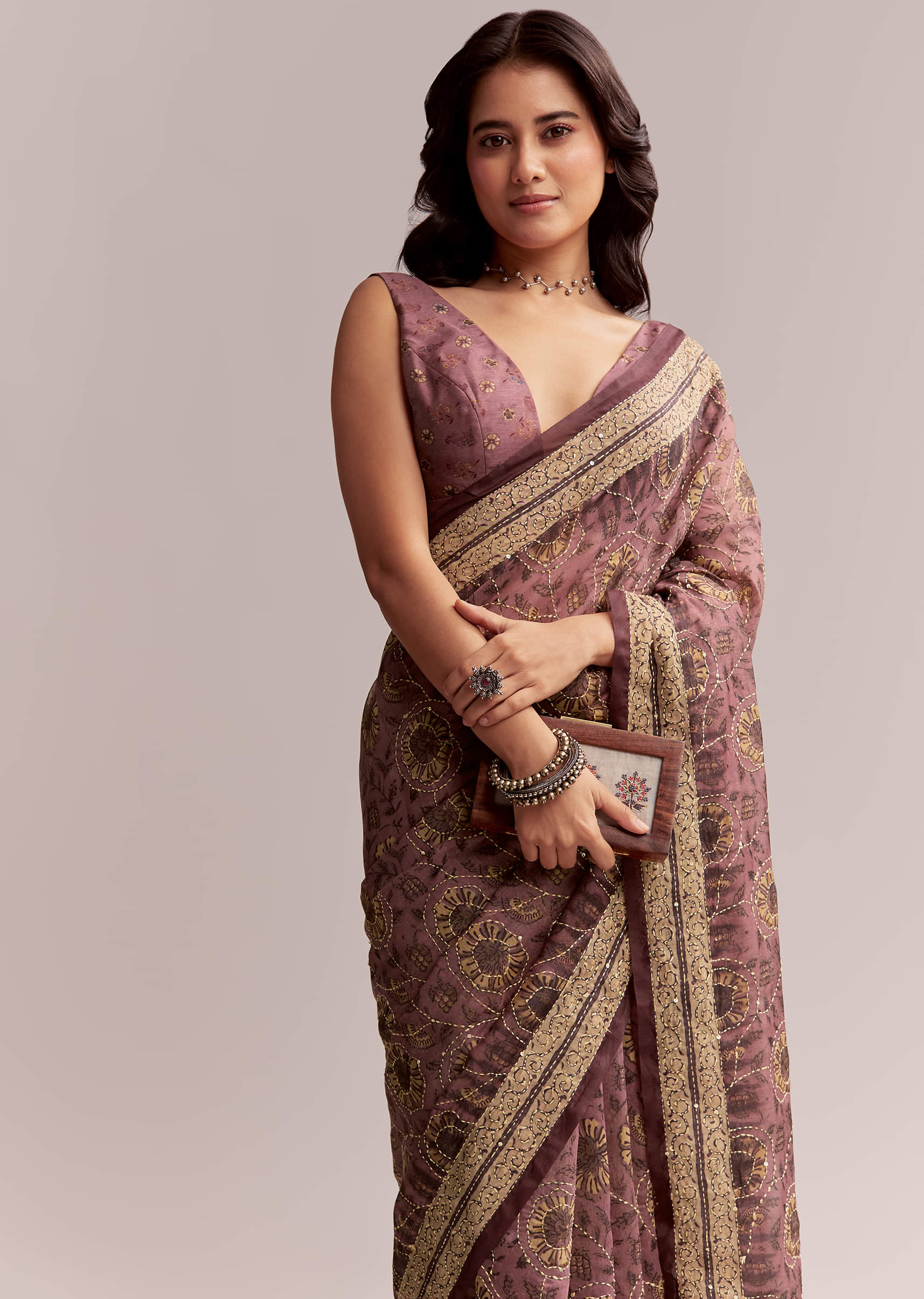 Onion Pink Linen Printed Saree With Traditional Ajrakh Print - Image 5