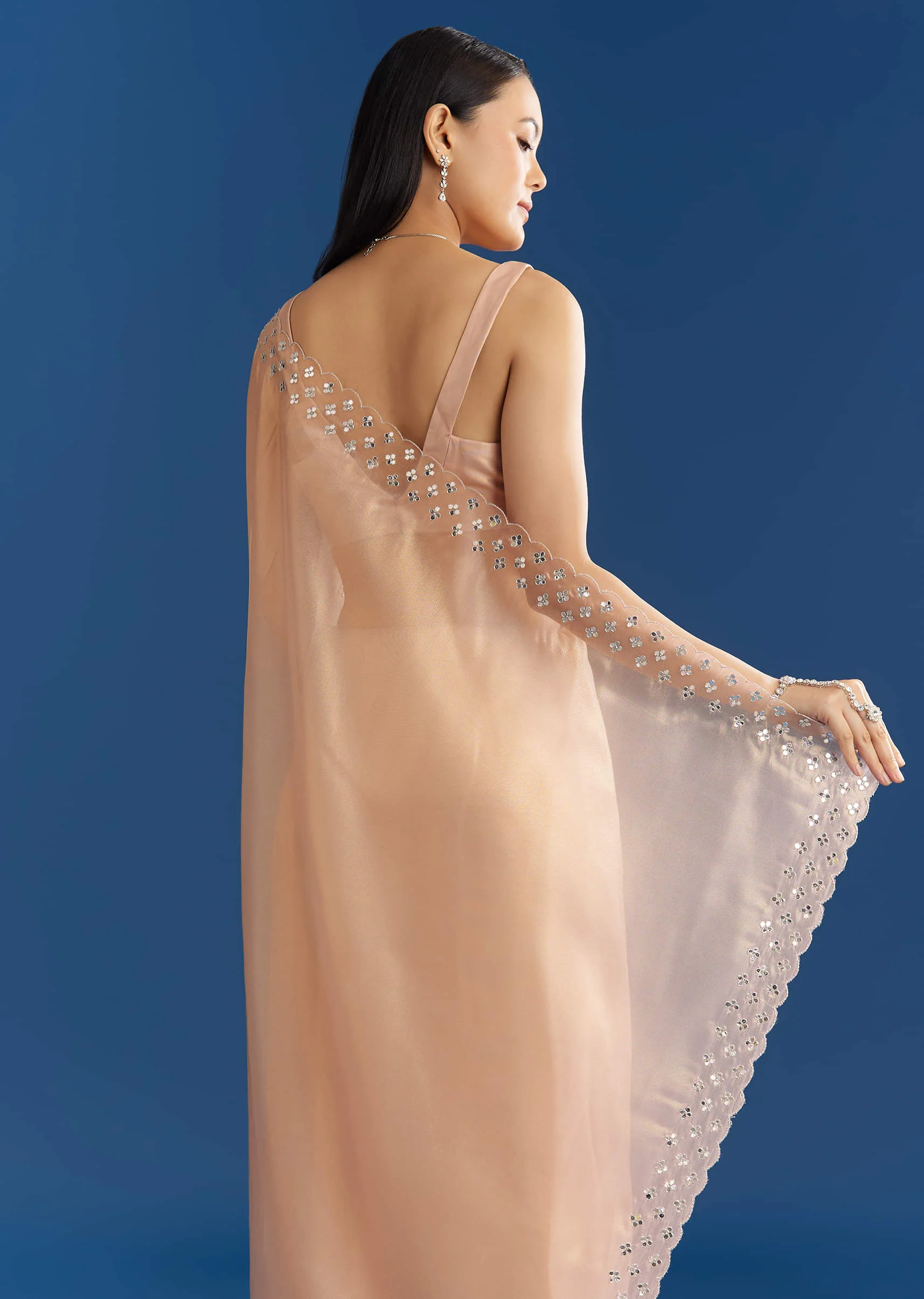 Peach Organza Tissue Saree With Cutdana Embellished Border - Image 4