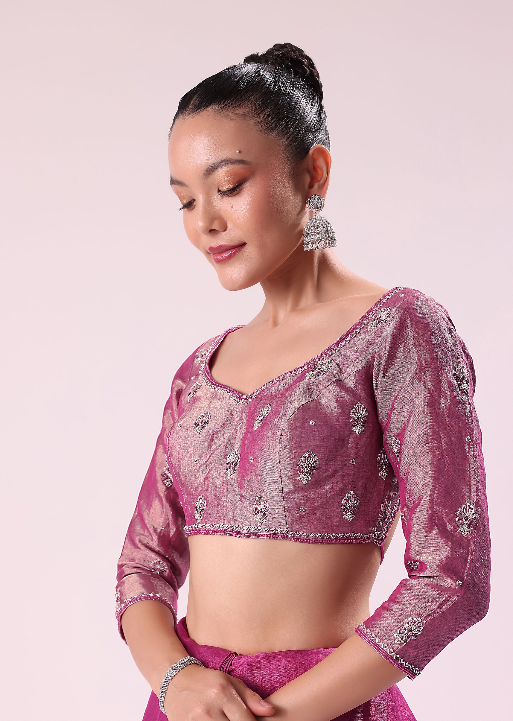 Pink Chanderi Tissue Saree With Silver Rani Tissue Stitched Blouse - Image 6