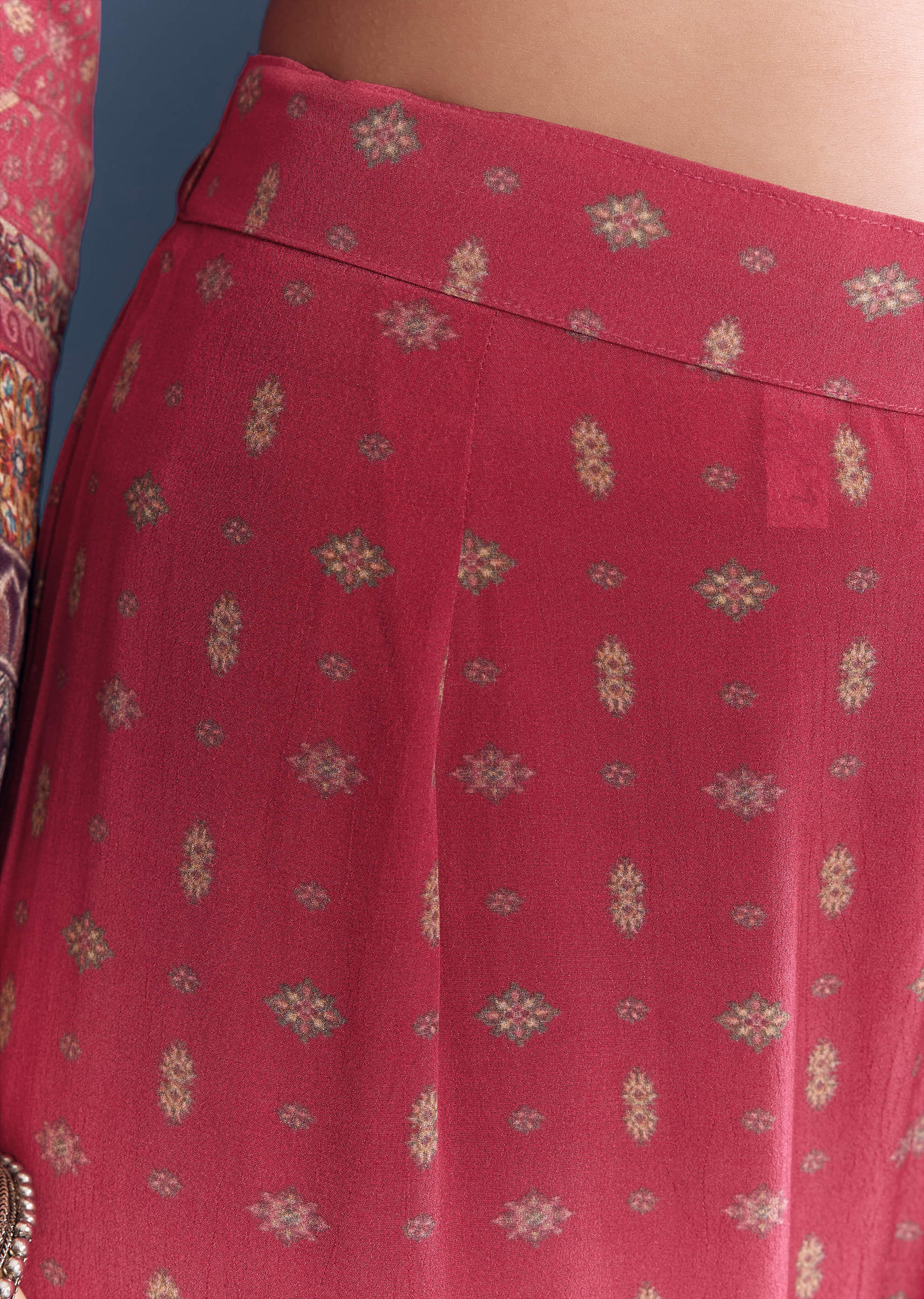 Pink Crepe Kurta Set Polished With Indie Print And Zari Work - Image 6