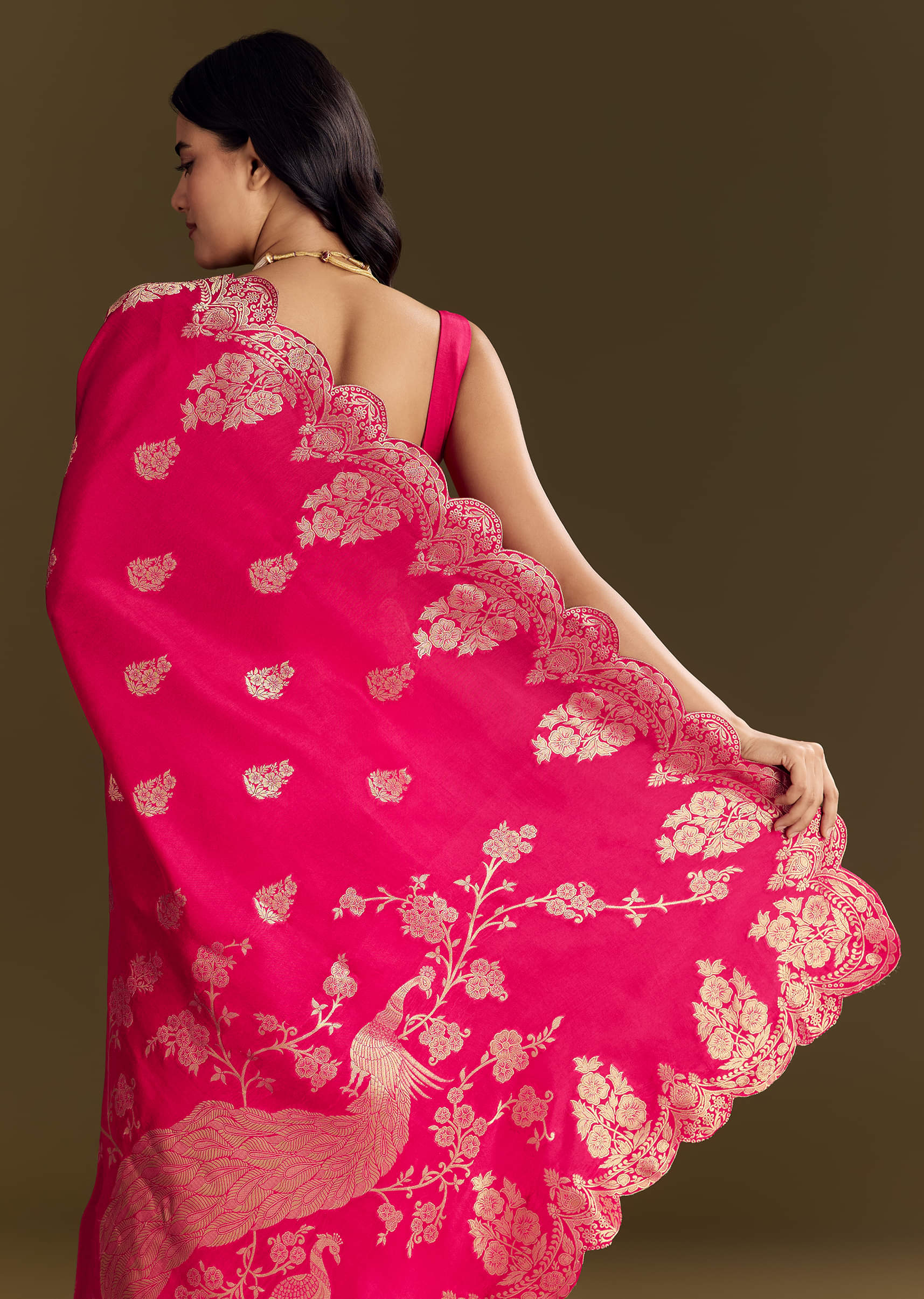 Pink Dola Silk Saree With Zari Border And All Over Booti - Image 4