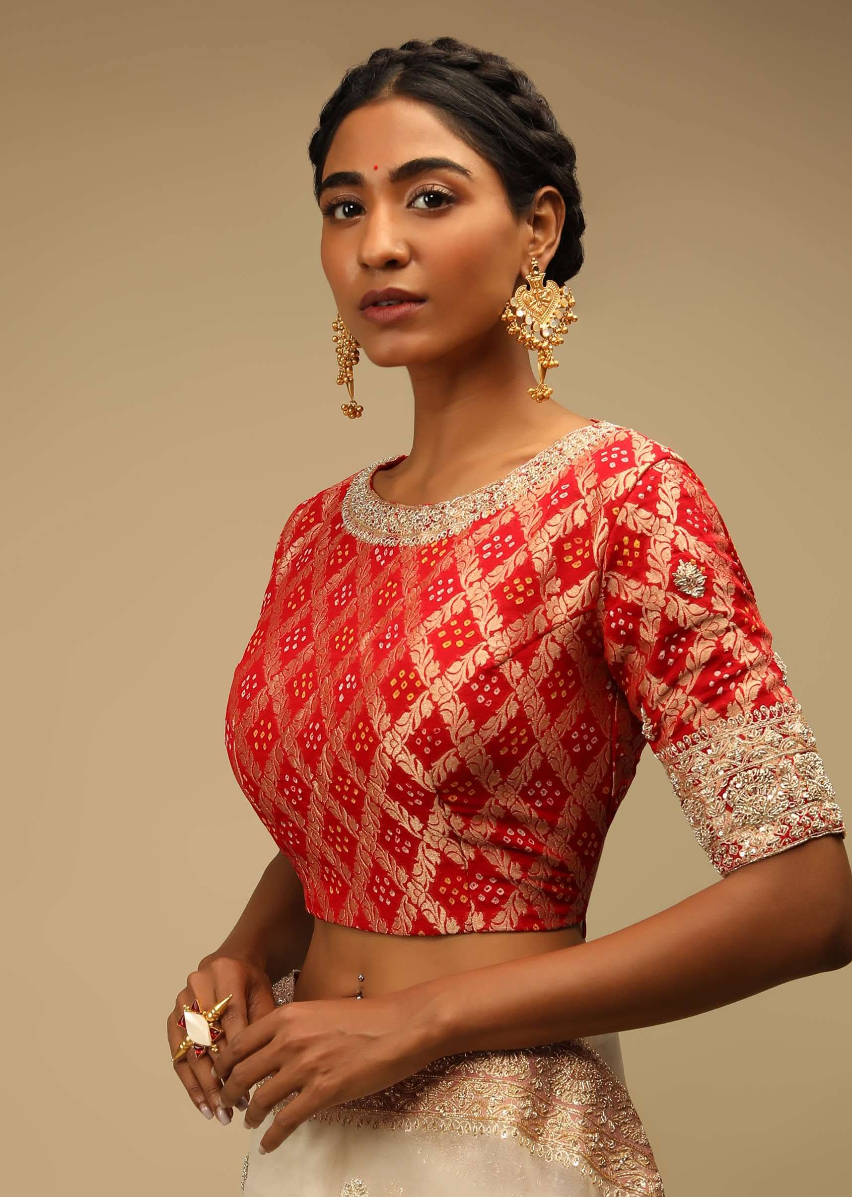 Powder White Saree In Organza With Zardosi Border And Bandhani Printed Ready Blouse - Image 5