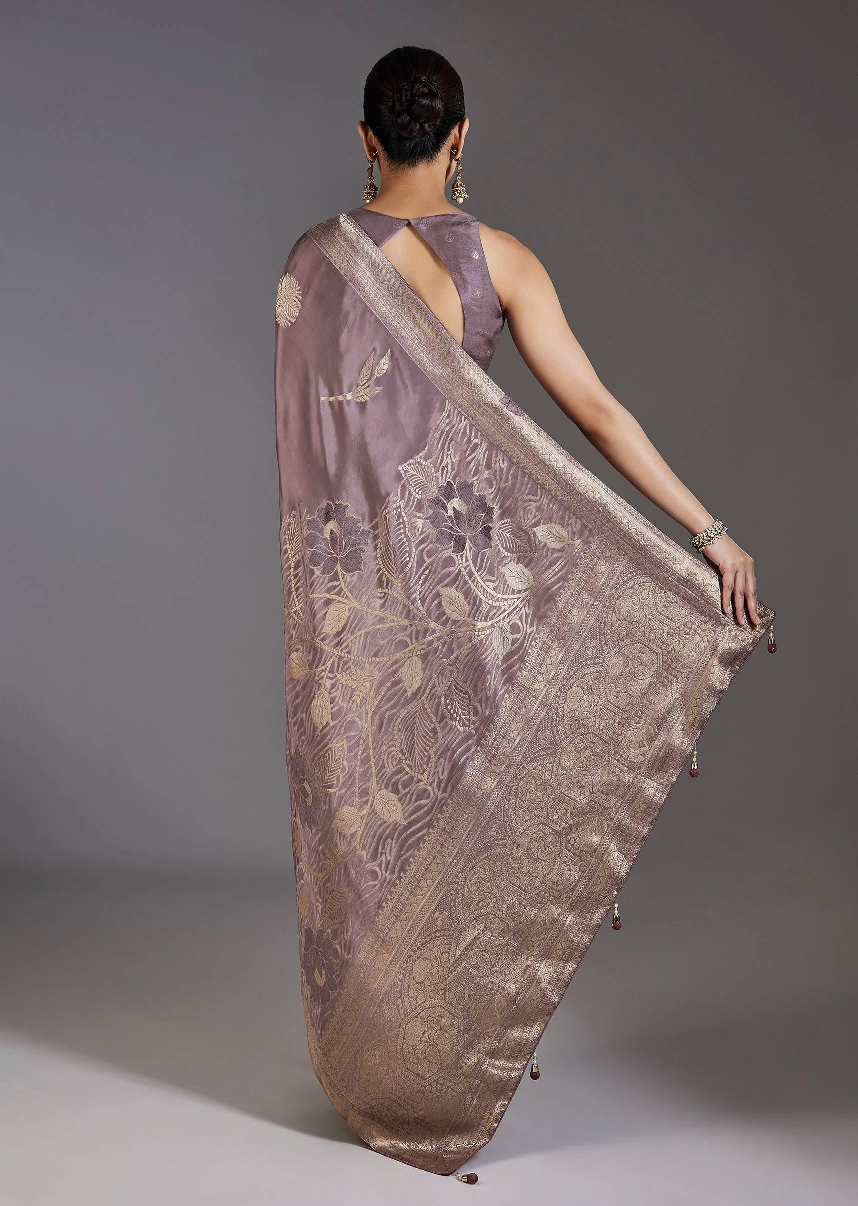 Purple Dola Silk Zari Woven Saree - Image 4