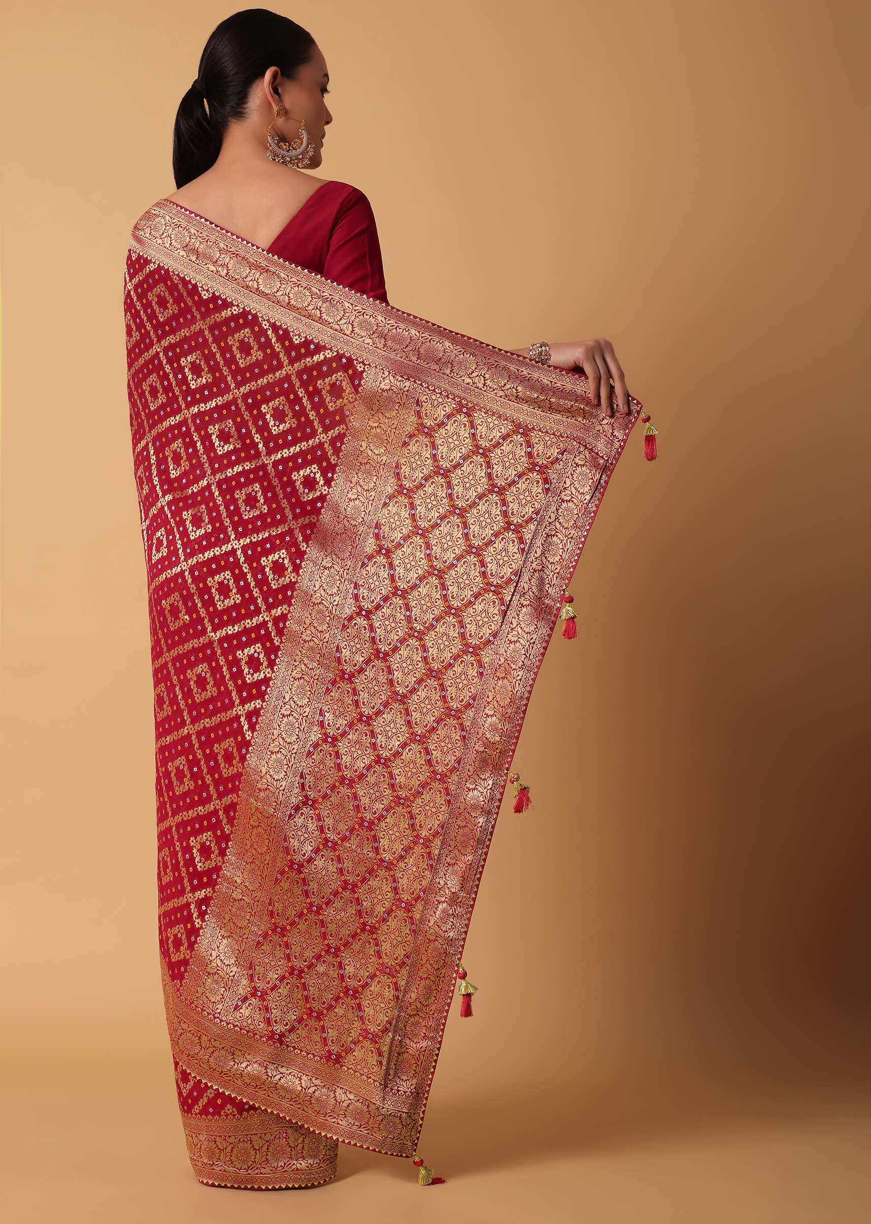 Red Banarasi Georgette Saree With Bandhani Weave And Unstitched Blouse Piece - Image 4