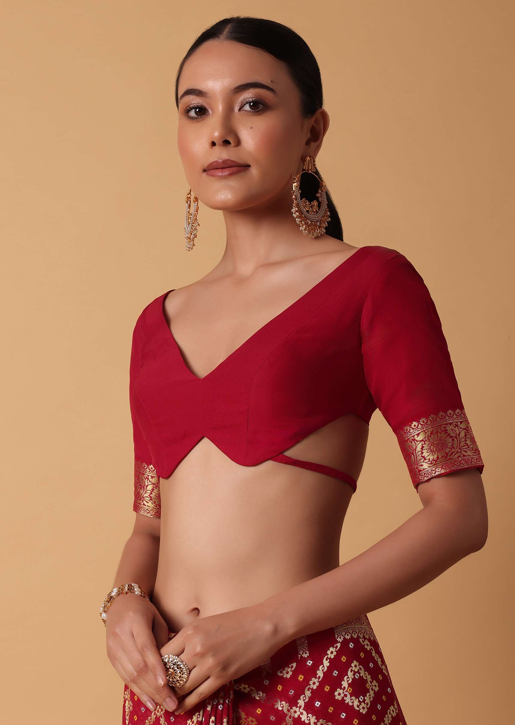 Red Banarasi Georgette Saree With Bandhani Weave And Unstitched Blouse Piece - Image 7