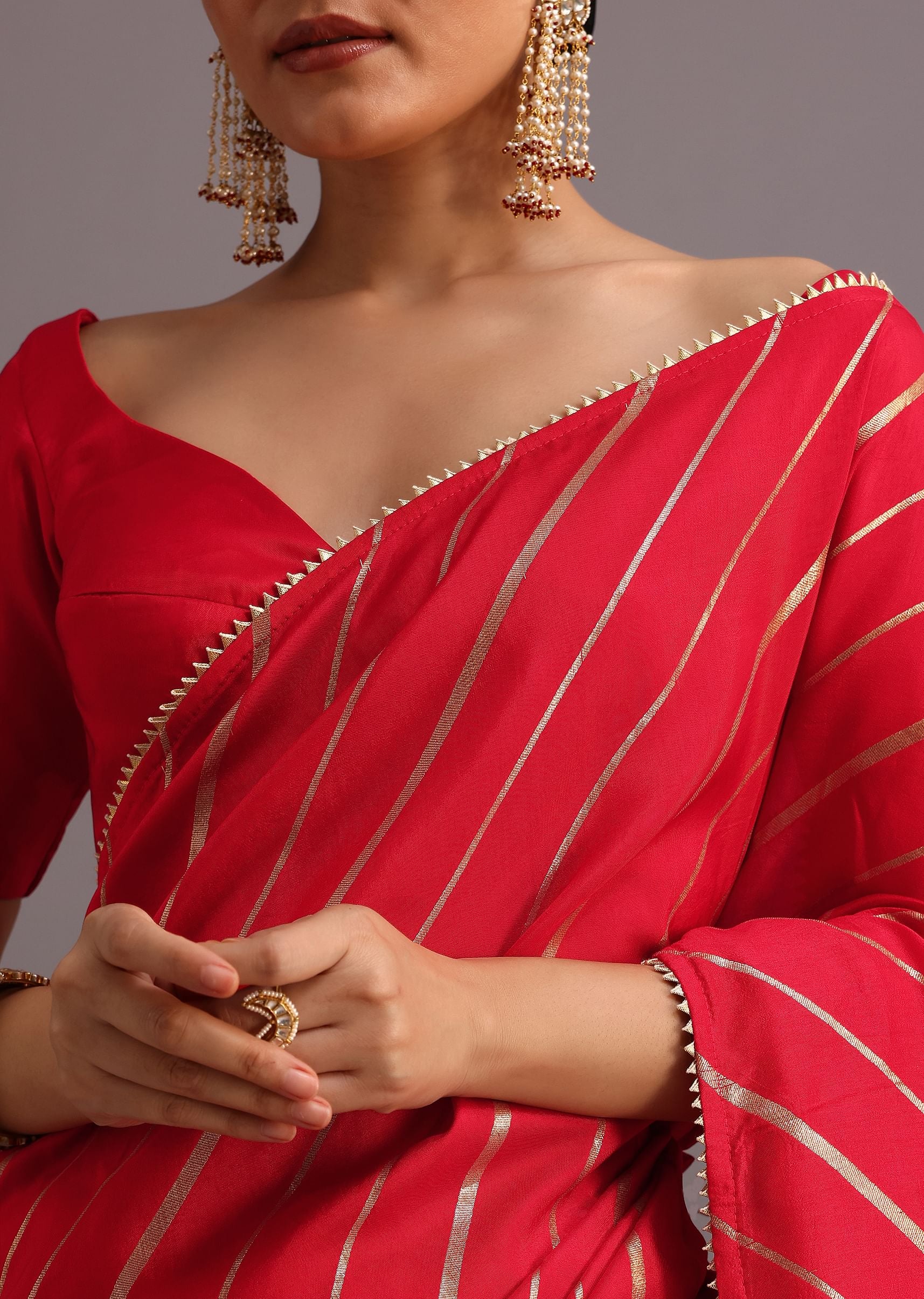 Red Dola Silk Woven Leheriya Saree With Gotta Patti Border - Image 2