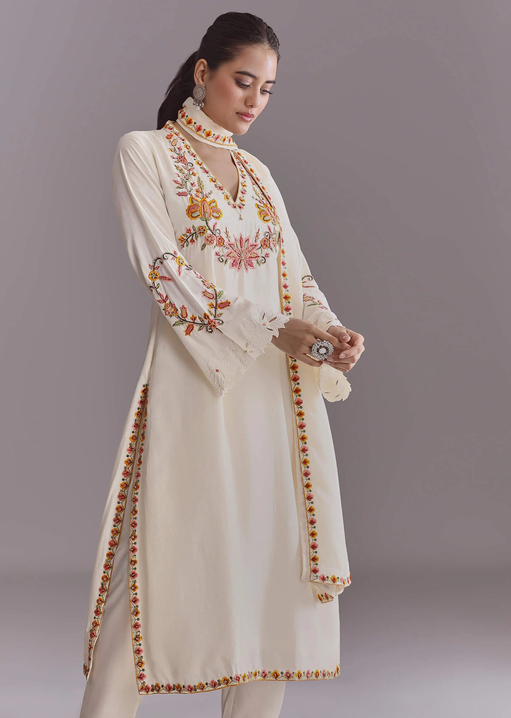 White Crepe Kurta Set With Multicolour Resham Work - Image 4