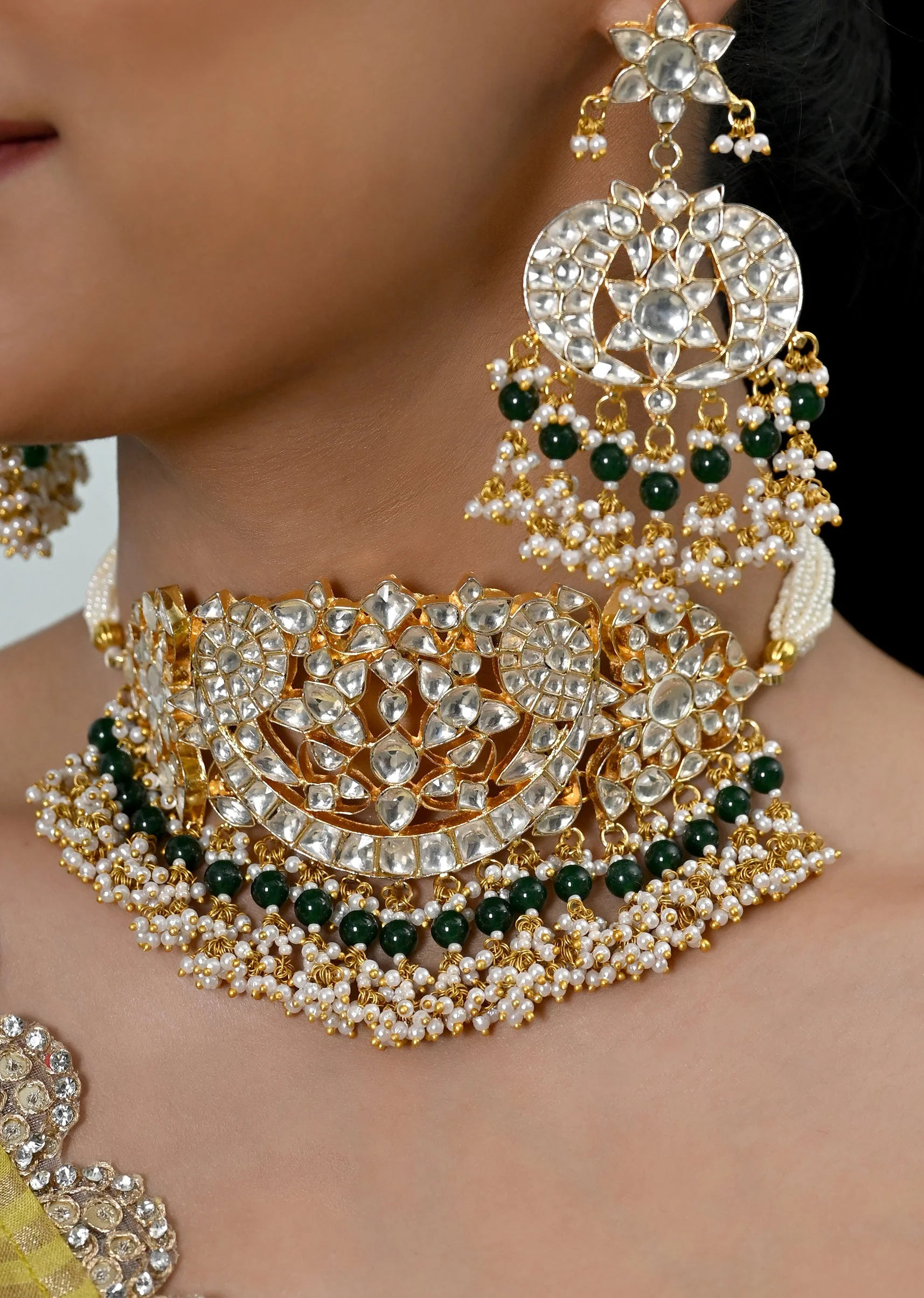 White Jadau Kundan Choker Set With Earrings And Tika