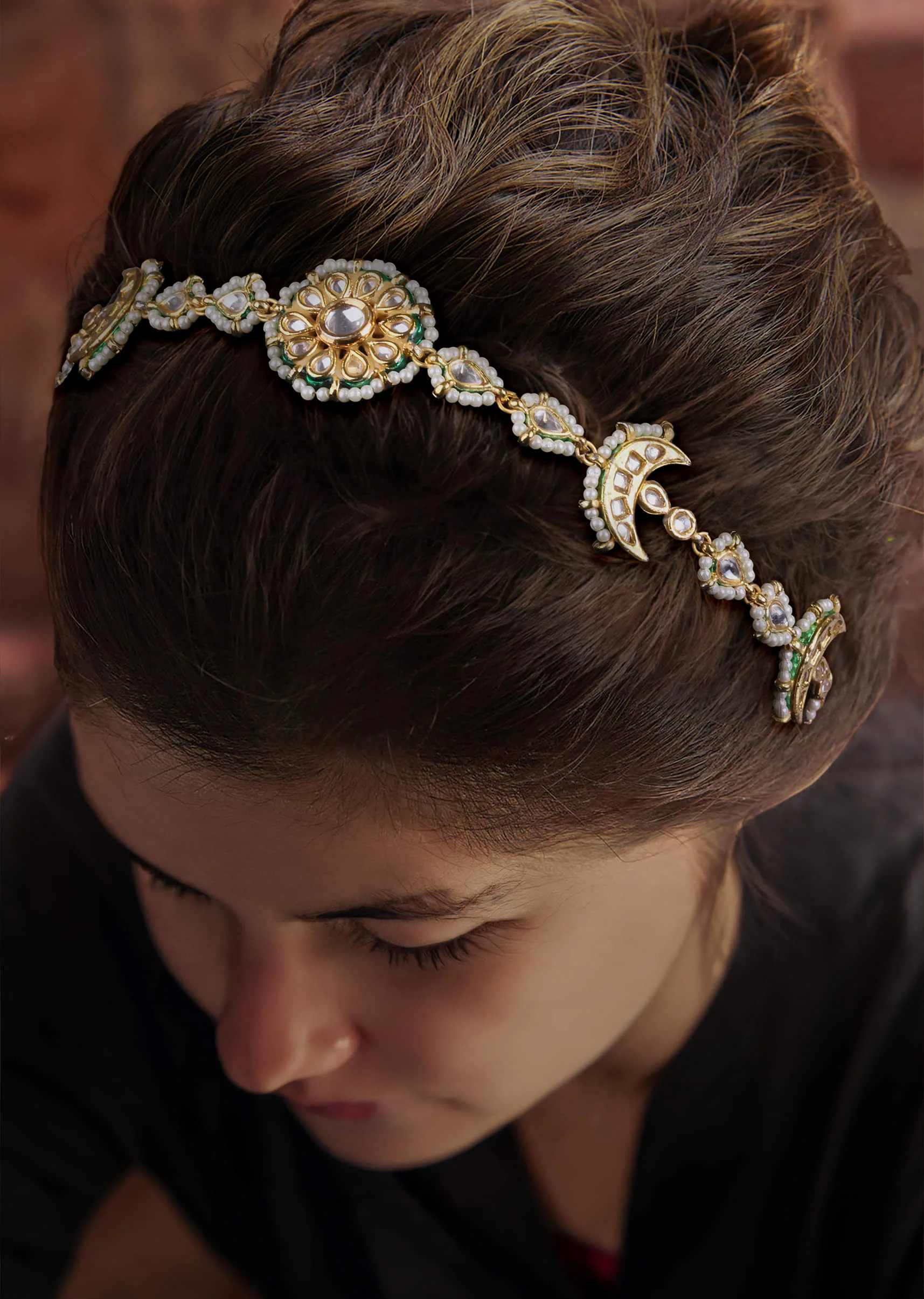 White Kundan Floral Motif Mathapatti