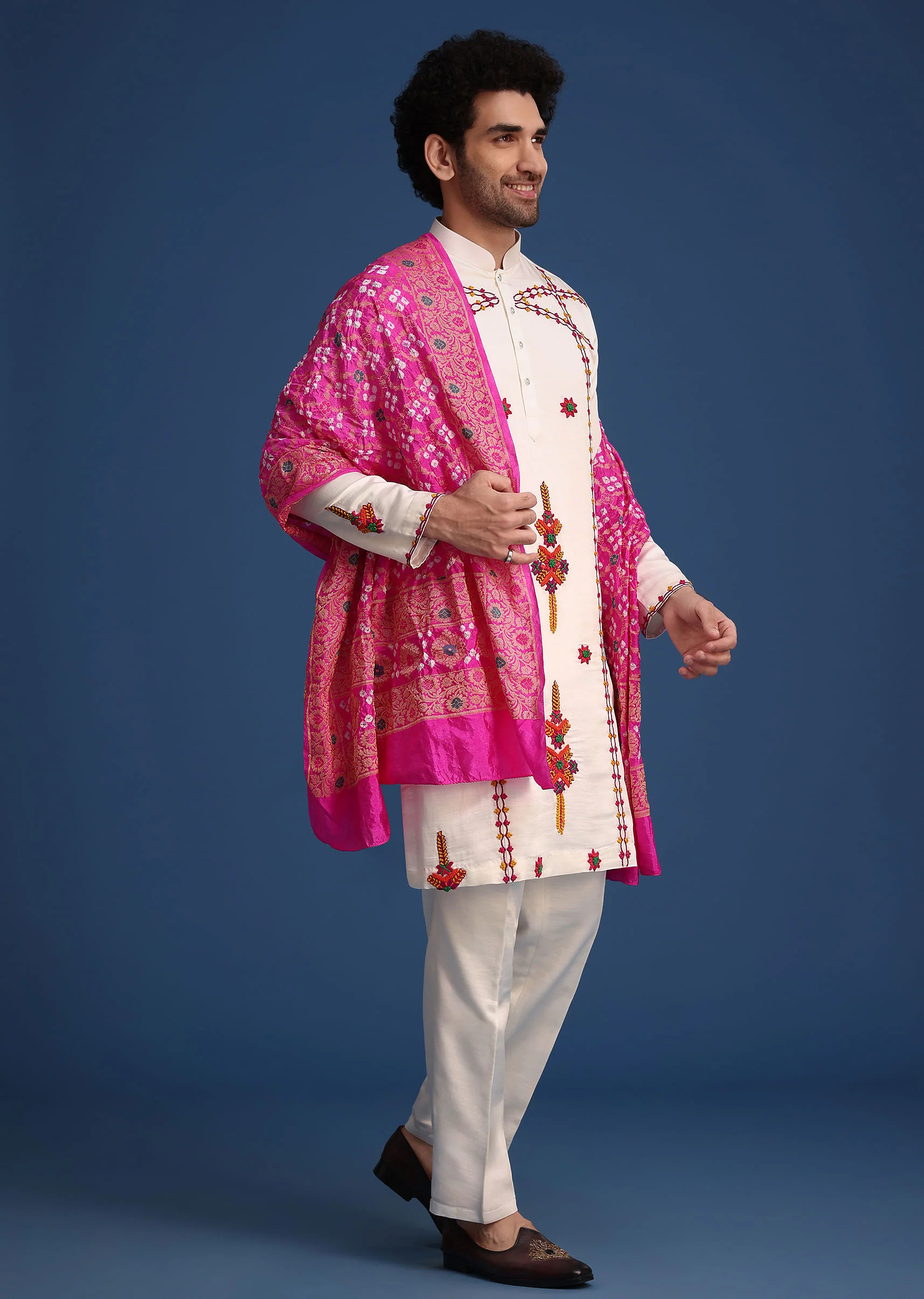 White Kurta Pant Set With Rani Pink Dupatta - Image 3