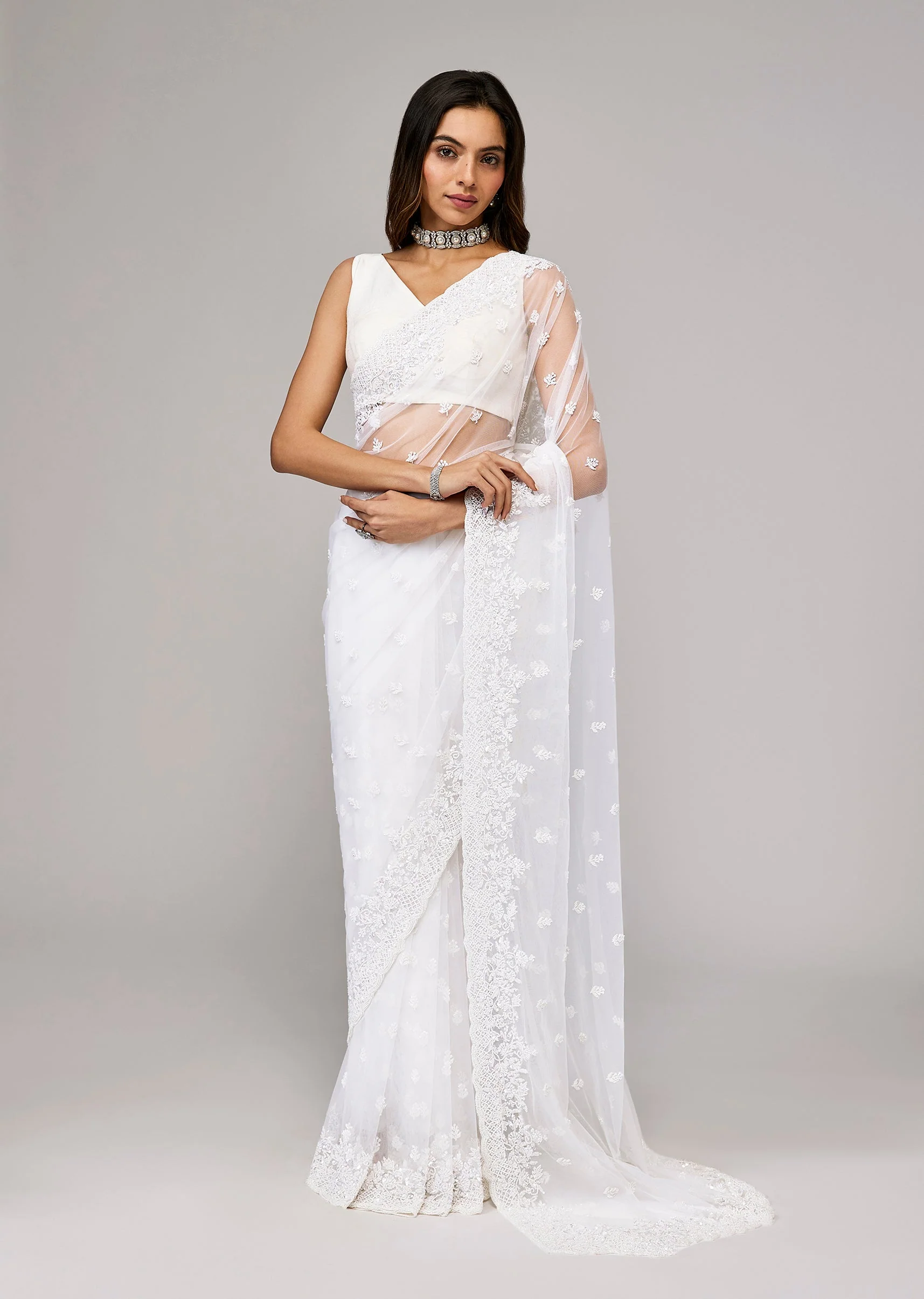 White Net Saree With Embroidered Butti Work - Image 3
