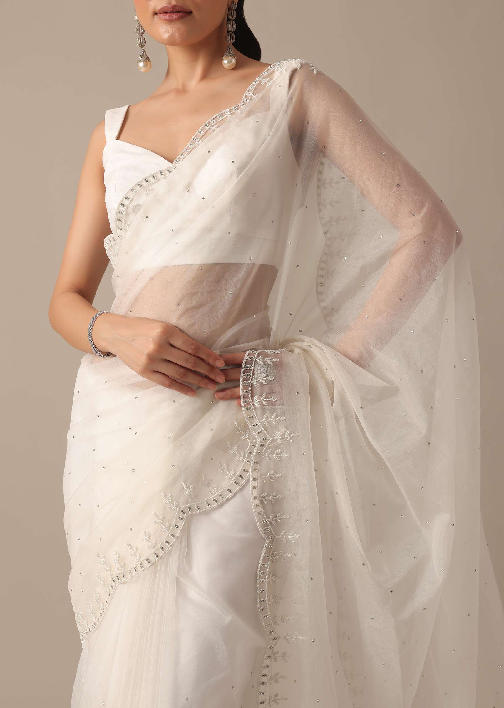 White Organza Saree With Unstitched Blouse Piece - Image 5
