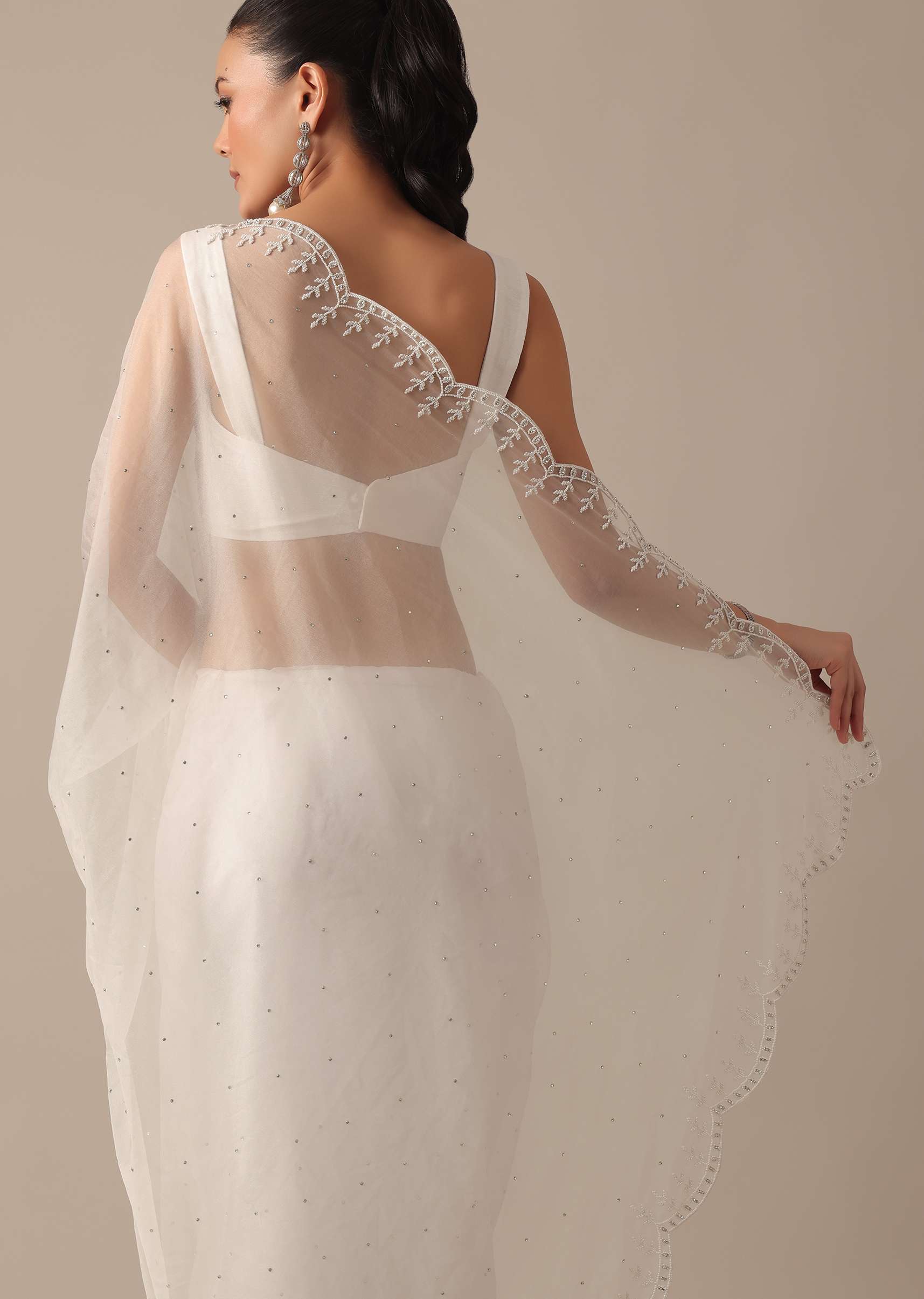 White Organza Saree With Unstitched Blouse Piece - Image 6