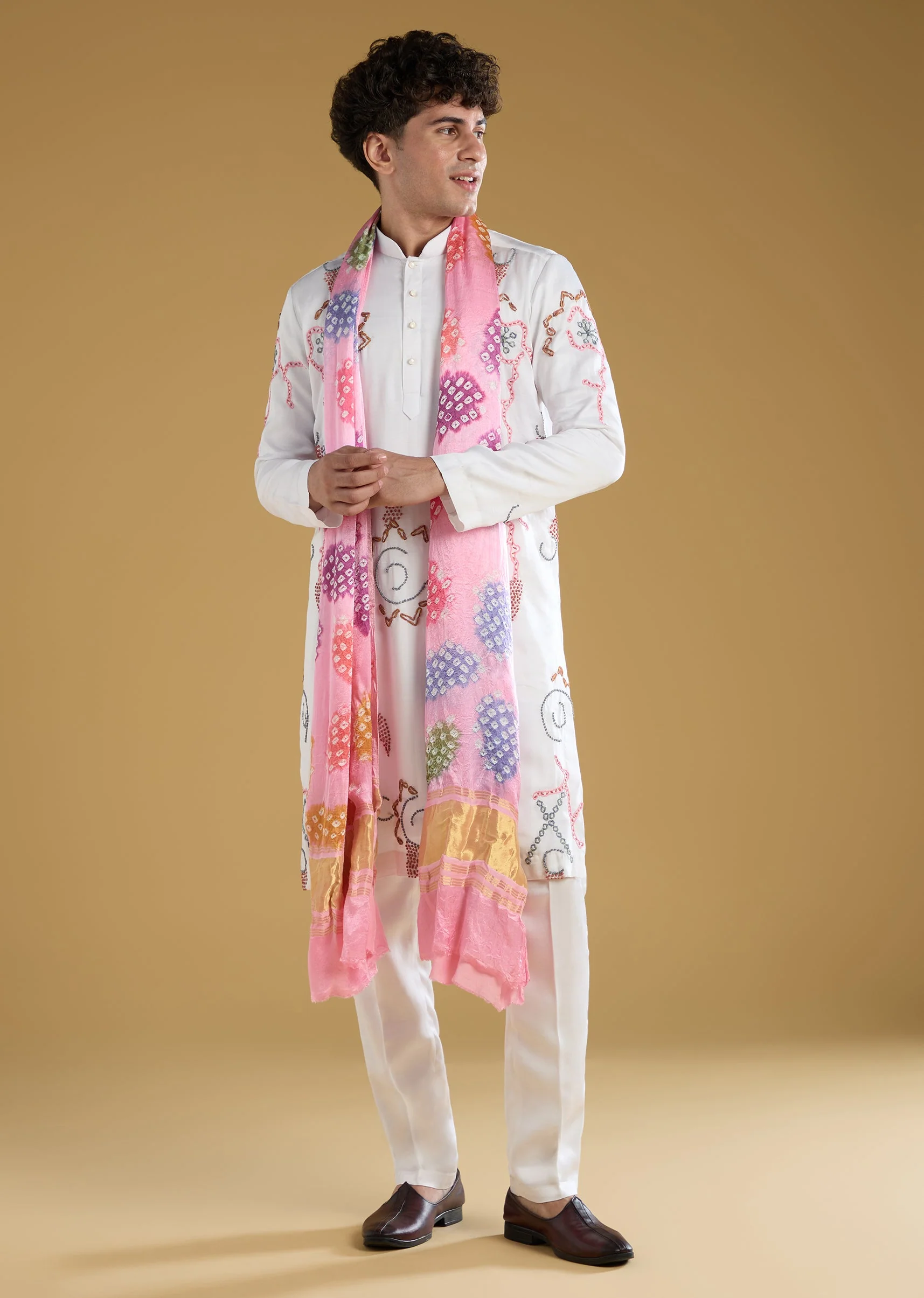 White Silk Threadwork Kurta Set With Pink Hand Dyed Bandhani Dupatta - Image 3