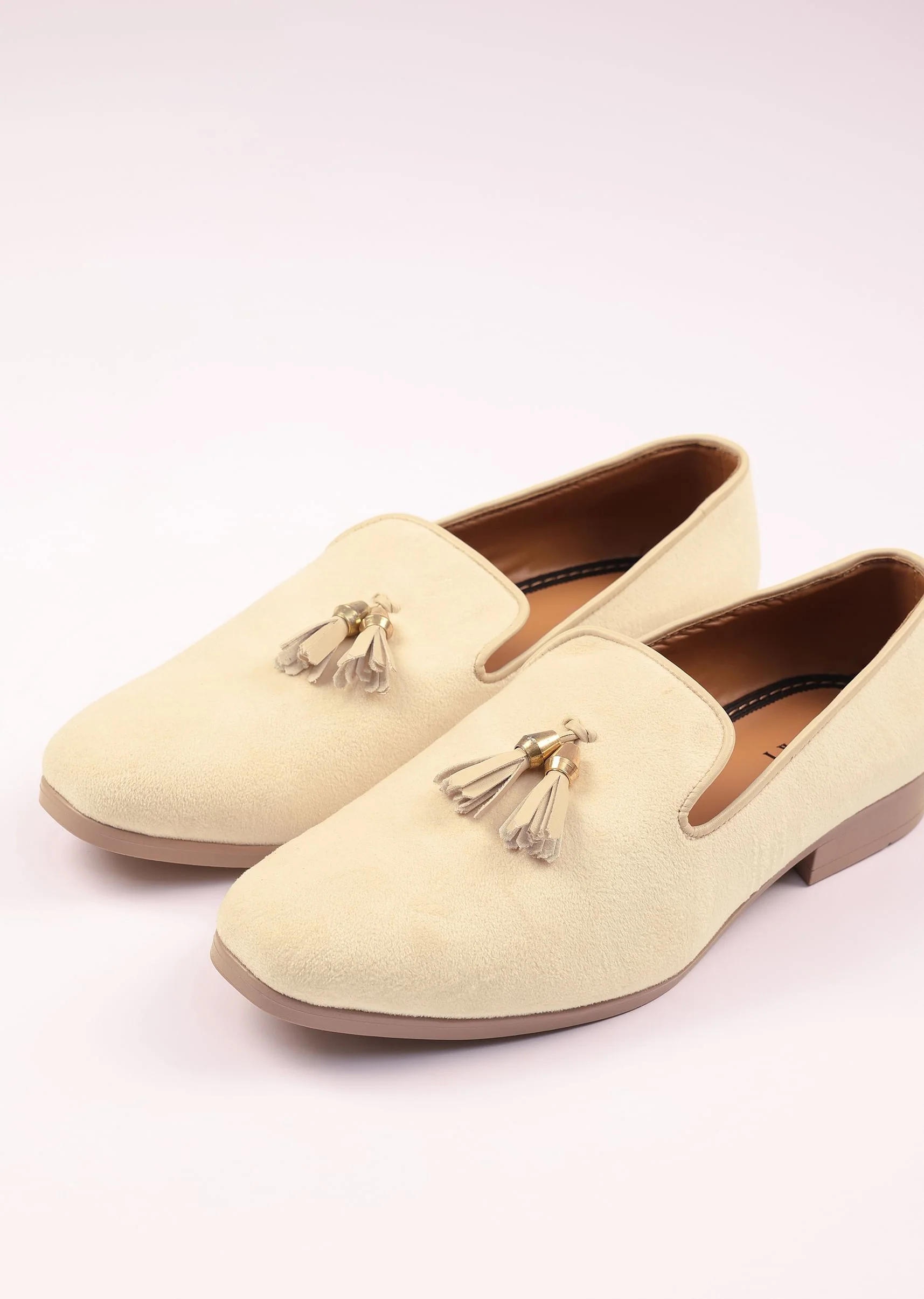 White Velvet Tassel Jutti - Image 2