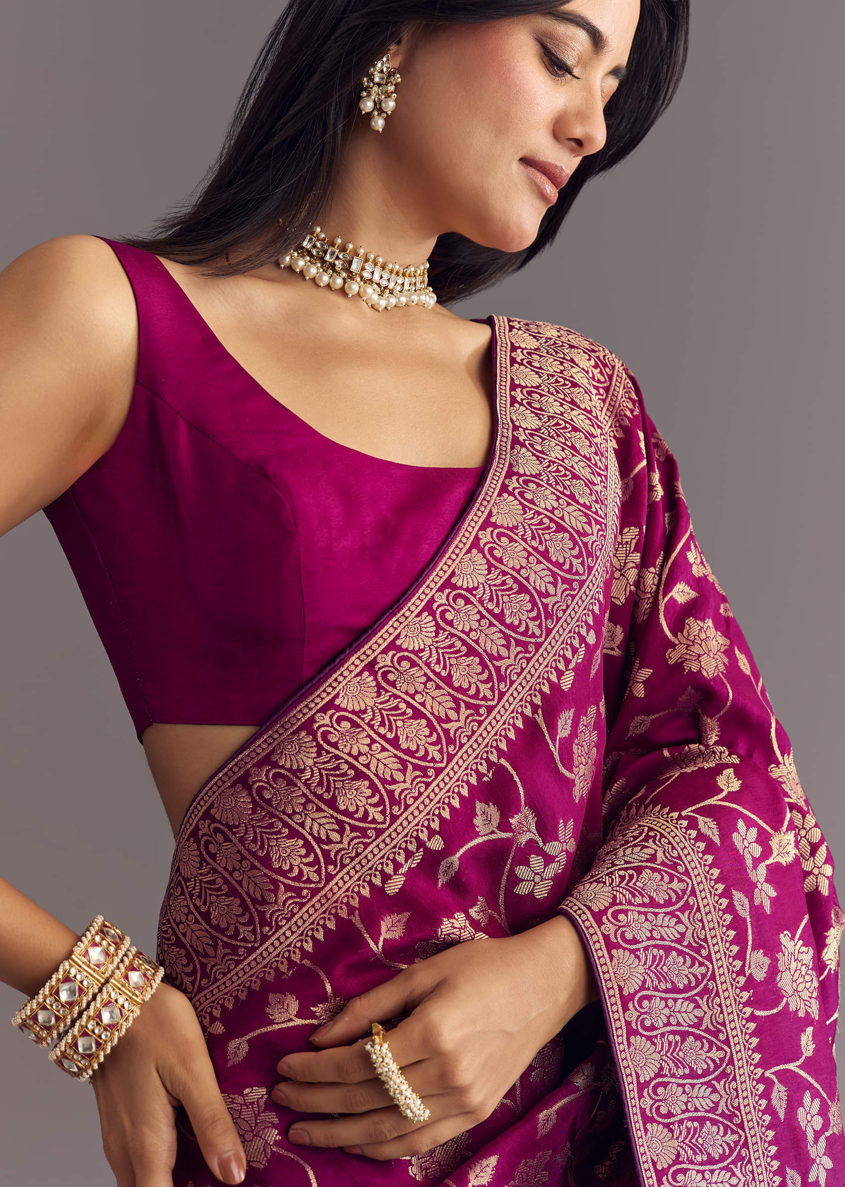 Wine Dola Silk Saree With Zari Jaal And Border Work - Image 5
