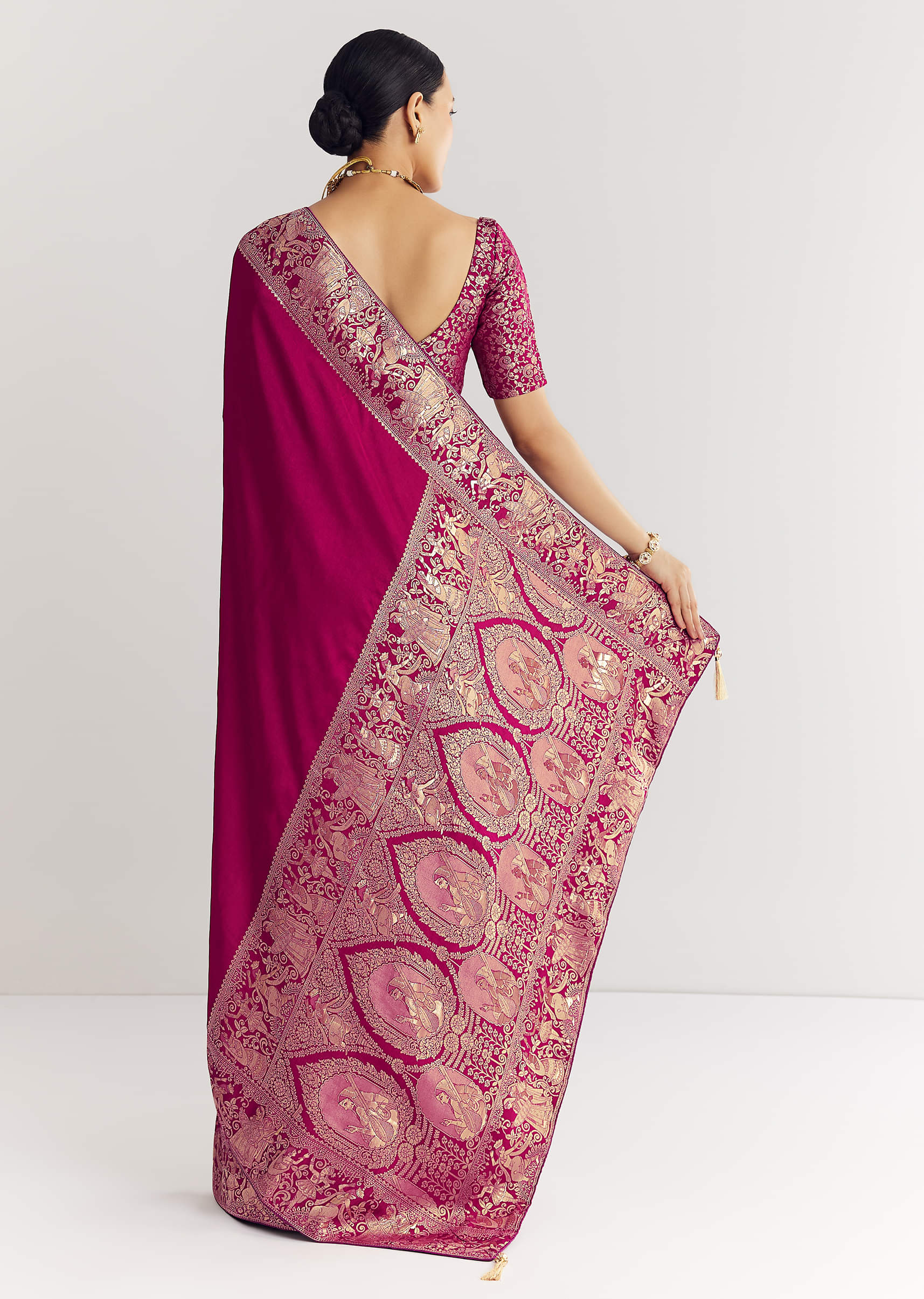 Wine Dola Silk Saree With Zari Motifs - Image 4