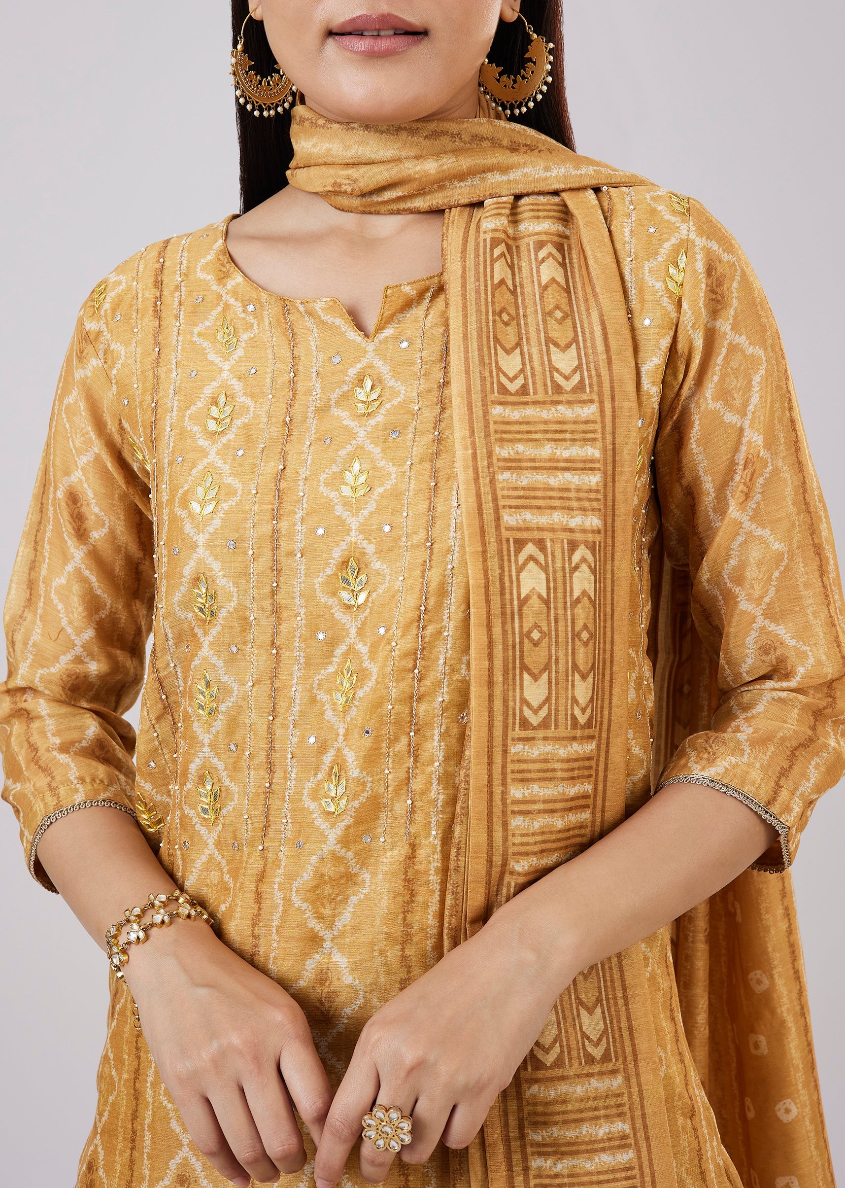 Yellow Chanderi Printed Kurta Set With Gotta Patti Work - Image 2