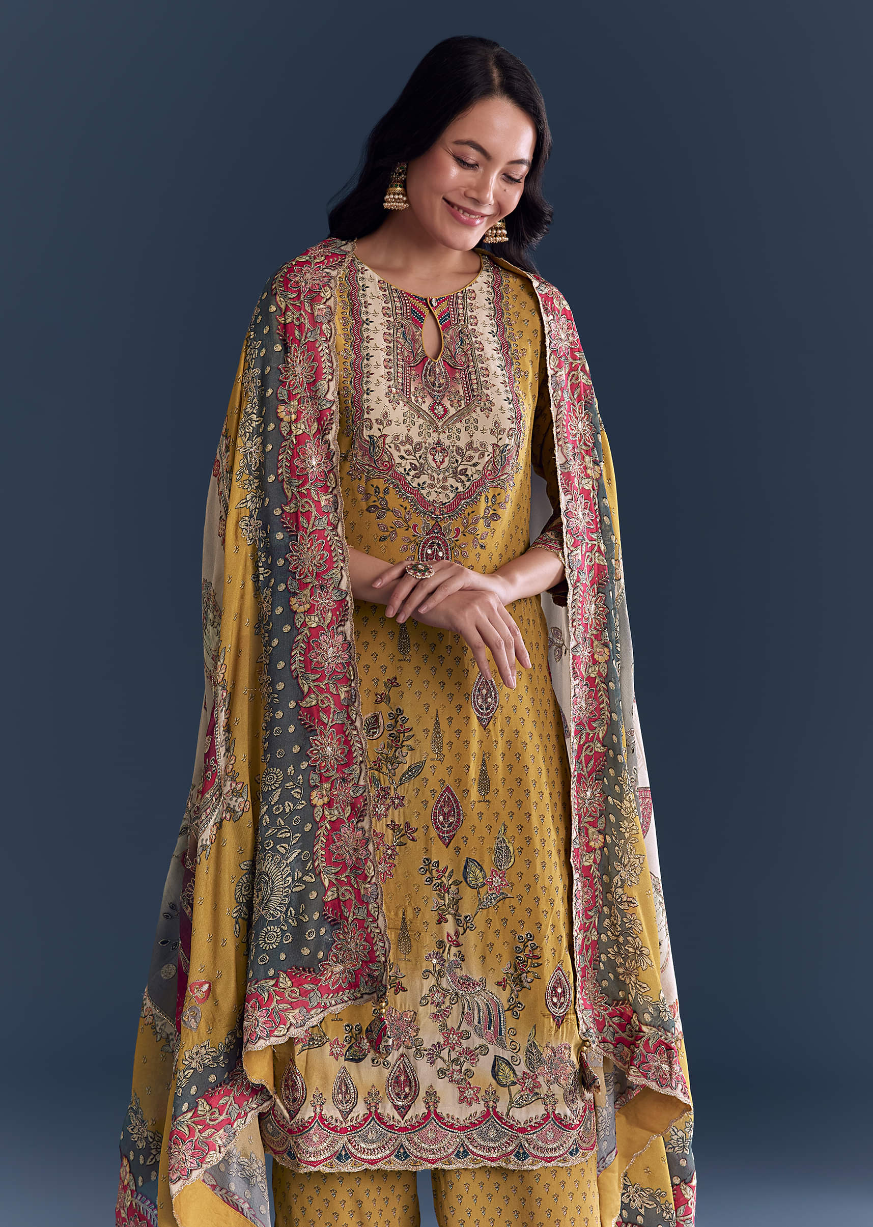 Yellow Crepe Printed Kurta Set With Floral Print - Image 4